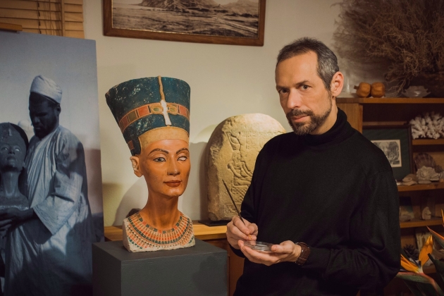 Работа над копией скульптурного портрета Нефертити (фото из архива Виктора Солкина)